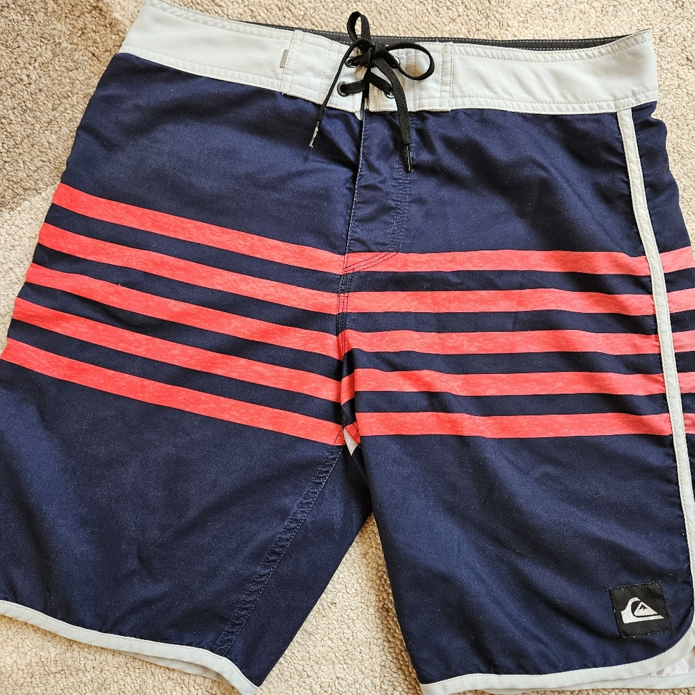 Quicksilver Boardshorts Men's Size 31
